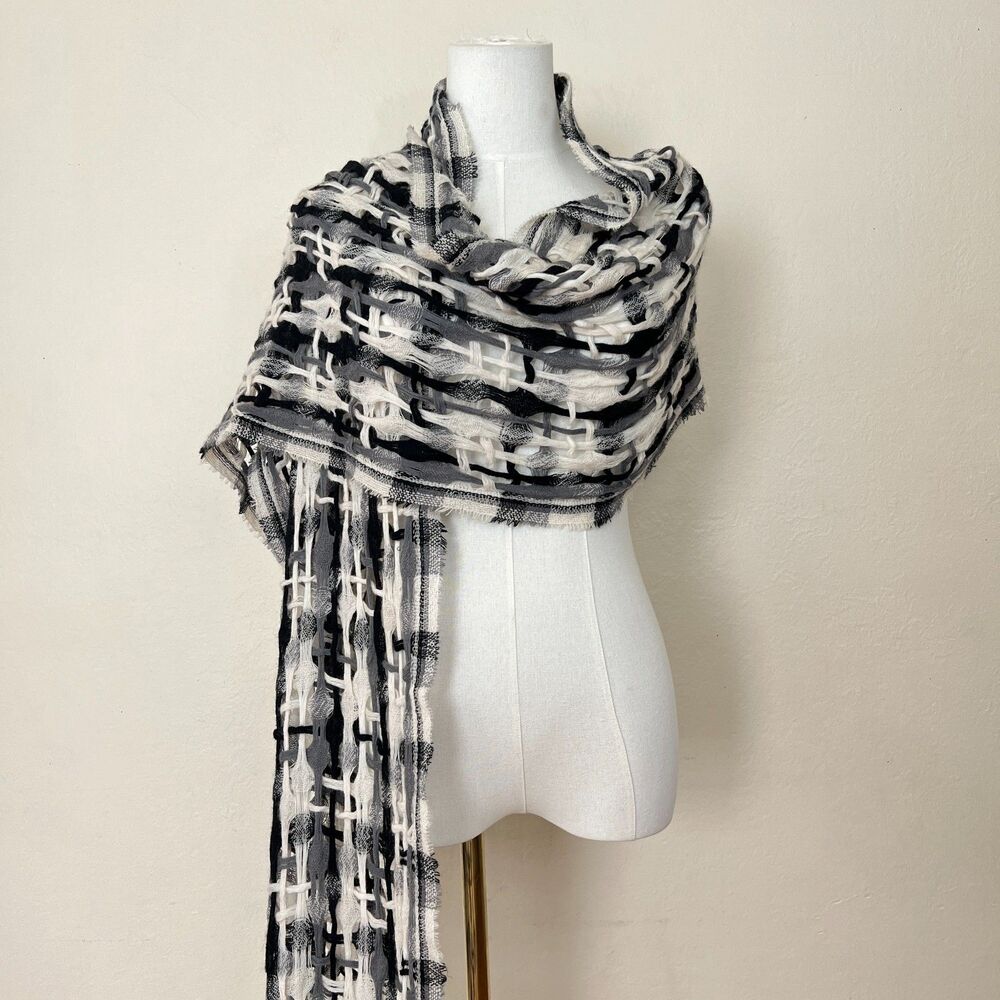 VTG Y2K Flair 100% Wool Scarf Black & White Lattice Open-Weave 98x14 Neck Scarf